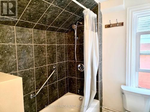 220 Emerald Street N, Hamilton, ON - Indoor Photo Showing Bathroom