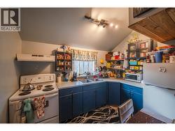 guest suite kitchen - 