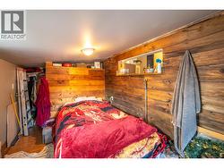 guest suite bedroom - 