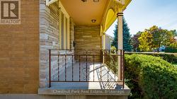 Large front porch for morning or evening coffee - 