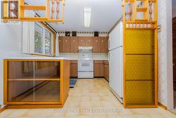 View to the kitchen - 