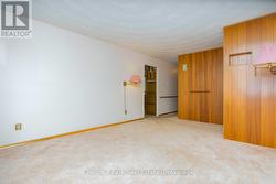 Living room and entrance to the kitchen - 