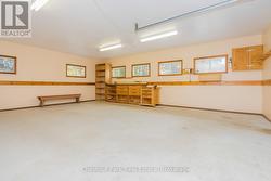 The garage has only been used as a workshop - 