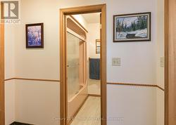 Main 4 piece bathroom - 