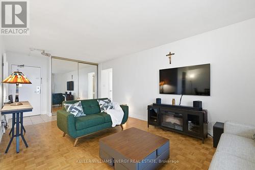 1514 - 1 Massey Square, Toronto (Crescent Town), ON - Indoor Photo Showing Living Room