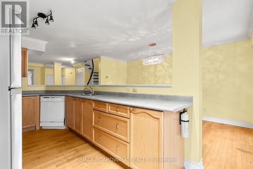 42 College Circle, Ottawa, ON - Indoor Photo Showing Kitchen With Double Sink