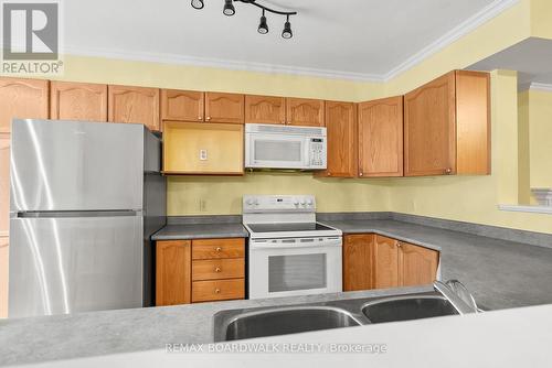 42 College Circle, Ottawa, ON - Indoor Photo Showing Kitchen With Double Sink