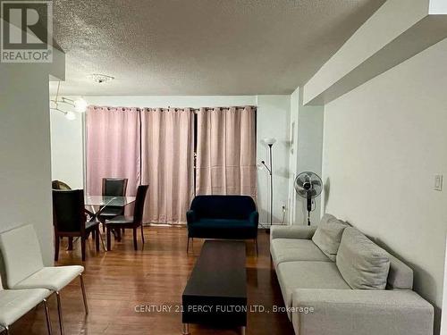 1712 - 301 Prudential Drive, Toronto, ON - Indoor Photo Showing Living Room