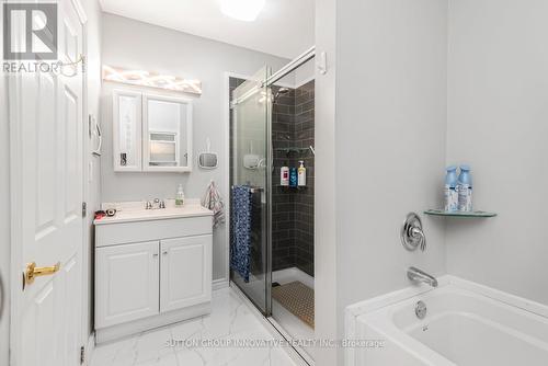 51 Beach Road, Hamilton, ON - Indoor Photo Showing Bathroom