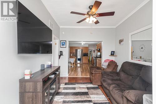 51 Beach Road, Hamilton, ON - Indoor Photo Showing Living Room