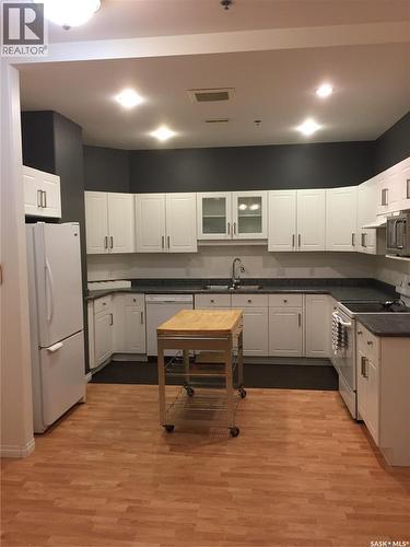 208 1901 Victoria Avenue, Regina, SK - Indoor Photo Showing Kitchen