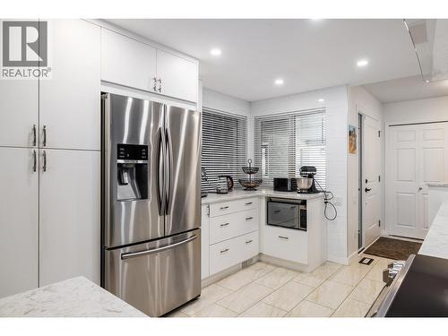 3370 Casorso Road Unit# 31, Kelowna, BC - Indoor Photo Showing Kitchen