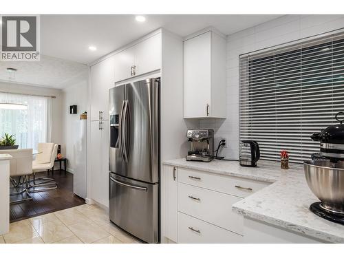 3370 Casorso Road Unit# 31, Kelowna, BC - Indoor Photo Showing Kitchen