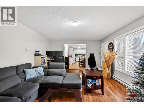 unit 1 - 260 Ponto Road, Kelowna, BC - Indoor Photo Showing Living Room