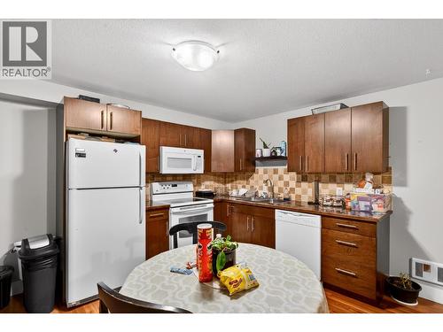 Unit 2 - 260 Ponto Road, Kelowna, BC - Indoor Photo Showing Kitchen With Double Sink