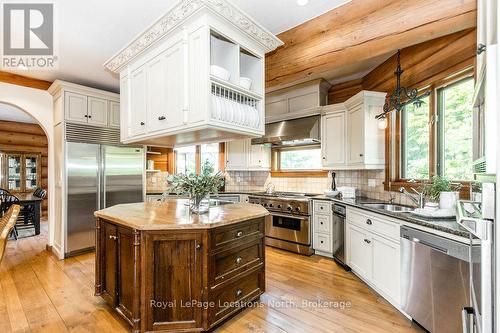 100 Melissa Lane, Tiny, ON - Indoor Photo Showing Kitchen