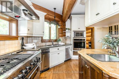 100 Melissa Lane, Tiny, ON - Indoor Photo Showing Kitchen