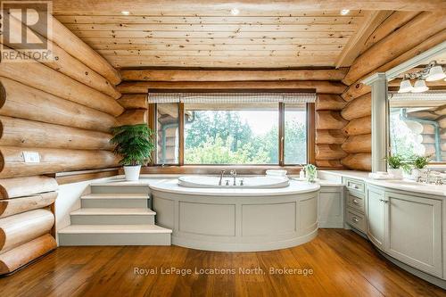 100 Melissa Lane, Tiny, ON - Indoor Photo Showing Bathroom