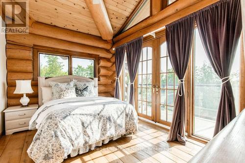 100 Melissa Lane, Tiny, ON - Indoor Photo Showing Bedroom