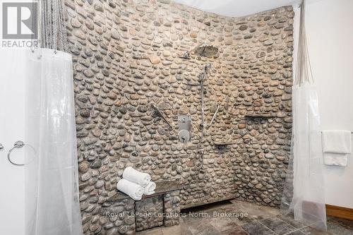 100 Melissa Lane, Tiny, ON -  Photo Showing Bathroom