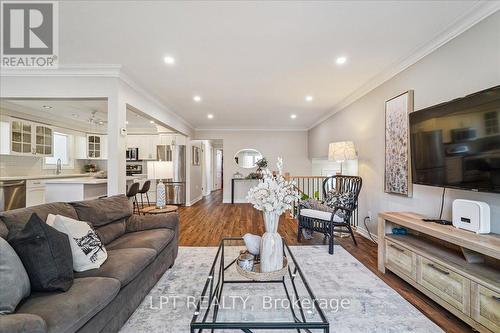 26 Wright Crescent, Caledon, ON - Indoor Photo Showing Living Room