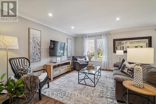 26 Wright Crescent, Caledon, ON - Indoor Photo Showing Living Room