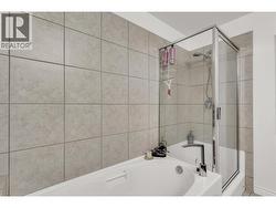 Ensuite / Primary bathroom - 