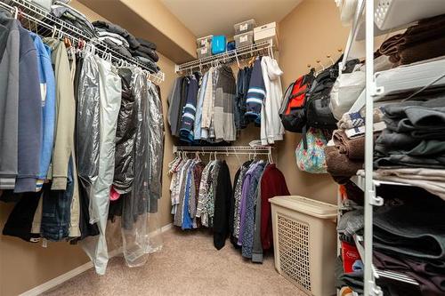 702 Haney St, Winnipeg, MB 