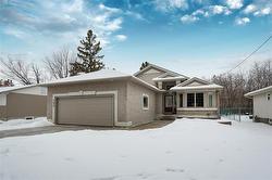702 Haney ST  Winnipeg, MB R3R 0Y8