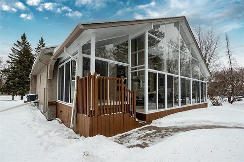 702 Haney St, Winnipeg, MB 