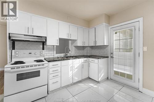 811 Elliott, Windsor, ON - Indoor Photo Showing Kitchen