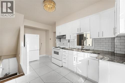 811 Elliott, Windsor, ON - Indoor Photo Showing Kitchen With Double Sink