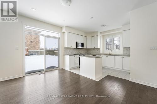 3923 Koenig Road, Burlington, ON - Indoor Photo Showing Kitchen