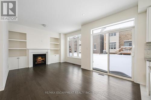 3923 Koenig Road, Burlington, ON - Indoor Photo Showing Living Room With Fireplace