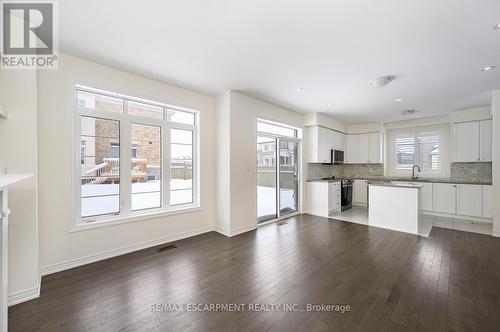 3923 Koenig Road, Burlington, ON - Indoor