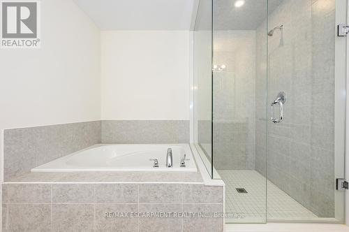 3923 Koenig Road, Burlington, ON - Indoor Photo Showing Bathroom