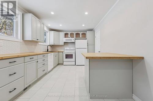 520 Teakwood Drive, Waterloo, ON - Indoor Photo Showing Kitchen