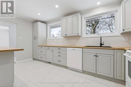 520 Teakwood Drive, Waterloo, ON - Indoor Photo Showing Kitchen