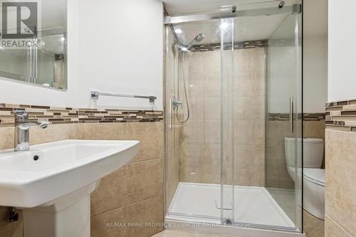 520 Teakwood Drive, Waterloo, ON - Indoor Photo Showing Bathroom
