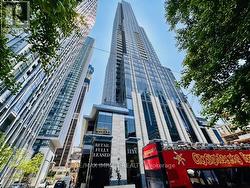 6009 - 11 YORKVILLE AVENUE  Toronto (Annex), ON M4W 1L2