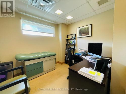 942 Merivale Road, Ottawa, ON 