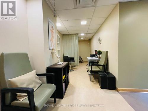 942 Merivale Road, Ottawa, ON 