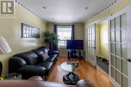 120 Rosethorn Avenue W, Toronto, ON - Indoor Photo Showing Living Room