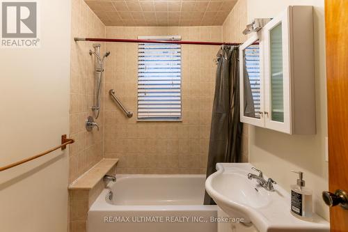 120 Rosethorn Avenue W, Toronto, ON - Indoor Photo Showing Bathroom