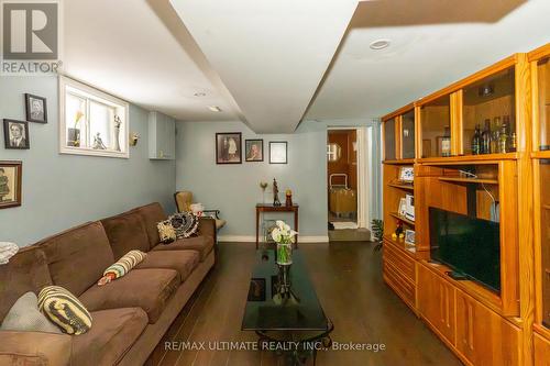 120 Rosethorn Avenue W, Toronto, ON - Indoor Photo Showing Living Room