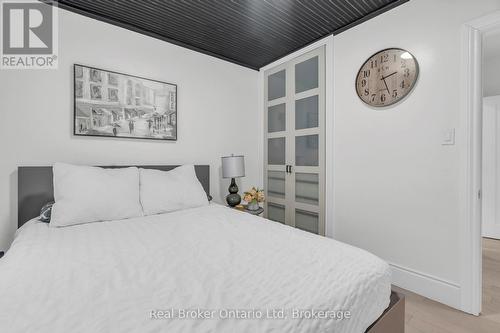 445 Moore Street, Cambridge, ON - Indoor Photo Showing Bedroom