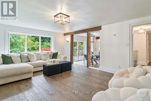 1294 Gatehouse Drive, Mississauga, ON - Indoor Photo Showing Living Room
