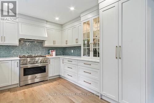 1294 Gatehouse Drive, Mississauga, ON - Indoor Photo Showing Kitchen With Upgraded Kitchen