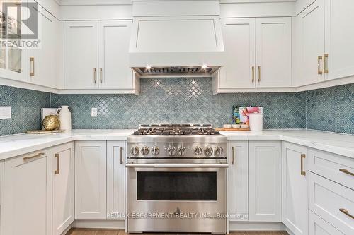 1294 Gatehouse Drive, Mississauga, ON - Indoor Photo Showing Kitchen With Upgraded Kitchen