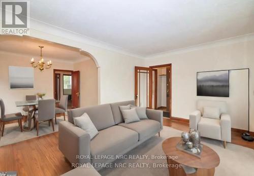 223 Niagara Street, St. Catharines (Facer), ON - Indoor Photo Showing Living Room